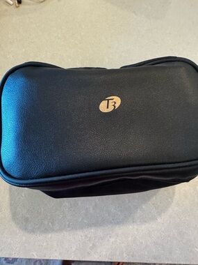 T3 hot rollers with Black Travel Pouch with Gold Logo